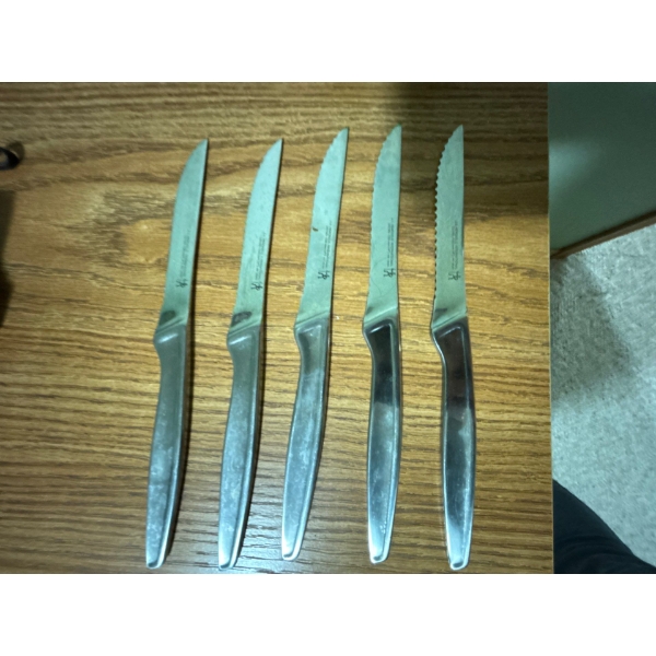 Set Of 5 Henckel Steak Knifes