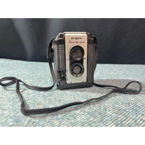 Vintage Argus Seventy-Five Camera w/Argus Lumar Lens (Made in U.S.A)