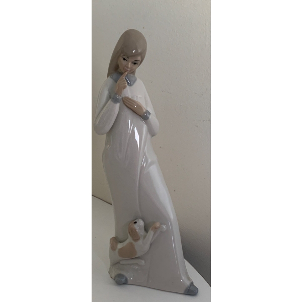Casades Made in Spain Porcelain Going to Bed Figurine  - 9T  