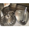 Image 3 : Collection Of Antique Baking Pans & PiePan & Muffin Tins, Banana Bread Tins