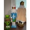 Image 2 : Collection Of Decorative Holiday Nutcrackers 15T Tallest 