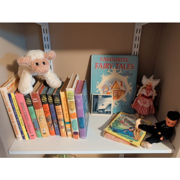 Children's Bedtime Reads w/ Dutch Collectibles & more