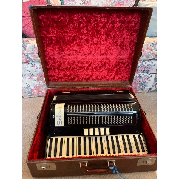 Salanti full size accordion in amazing condition with original case and key great for the next polka