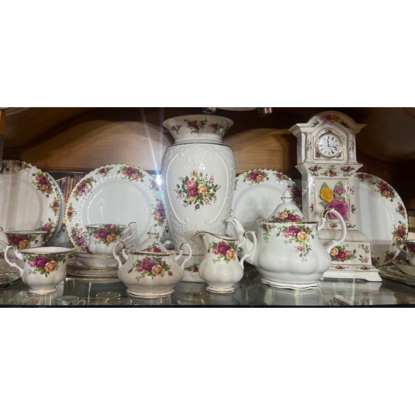 Royal Albert Old Country Roses Collection Clock, Tea Pot, 4 Plates, 4 Tea Cups, Large Vase