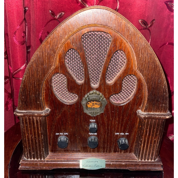 Llyods Collectors Edition Antique Radio Mo. 2300 11T