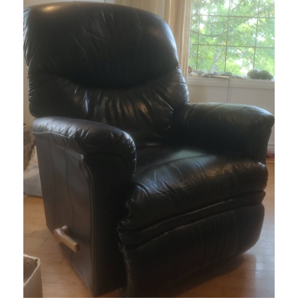 La-Z-Boy Black Leather Recliner Chair With Manual Wooden Lever