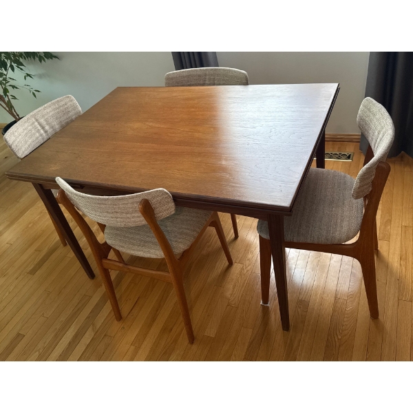Solid Teak Wood Dining Table, Extendable See Pictures, w/ 4 Chairs 