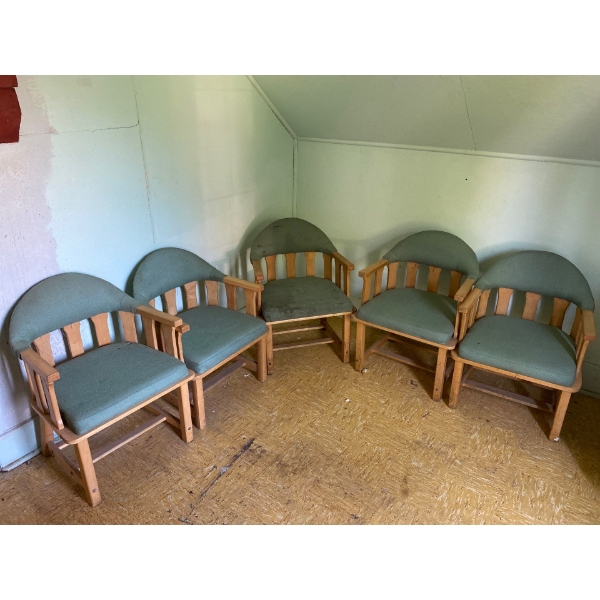 Set of 5 Green Chairs Width 20" Depth 22" Hight 32"