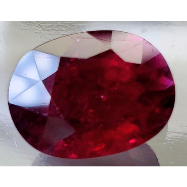 Ruby (4.48 ct, 13×10×3.8 mm)