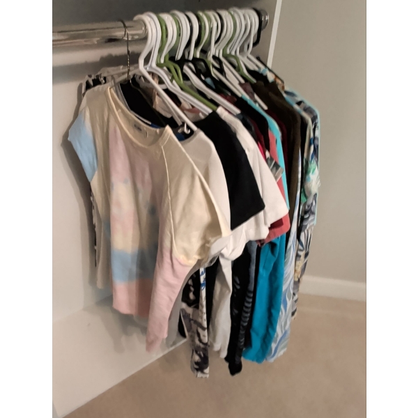 Ladies Casualwear - Short Sleeved Tops Graphic Tees Tunics & More - Size M