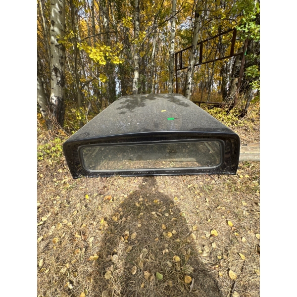  tunnel cover 6 foot Chevy tunnel cover back window is broken