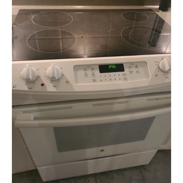 GE Stove Model JS630DF5CC w/ Flat Surface 30 W, 16 D, 16 T 