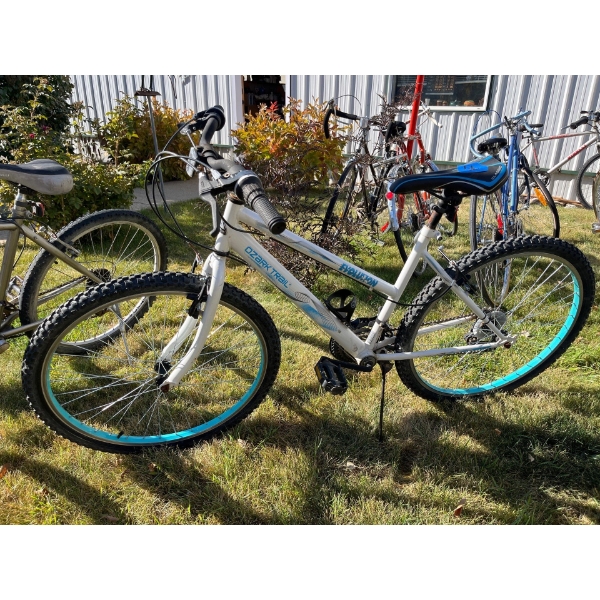 ladies Ozark Trail, evolution, mountain bike, hard tale with aluminum front and back rims