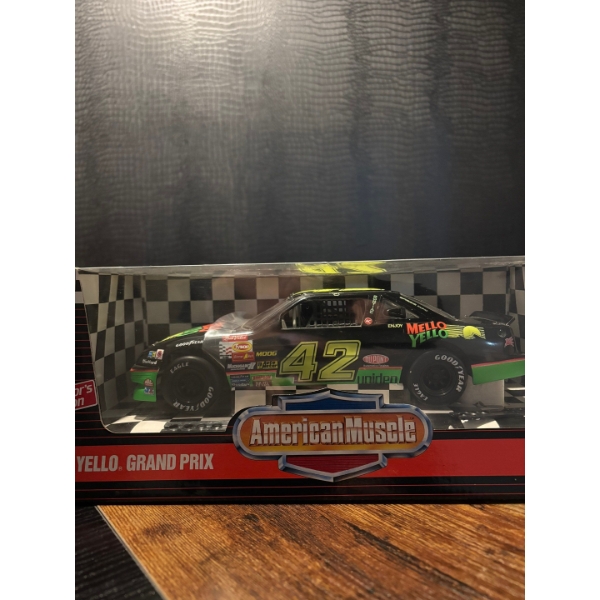American Muscle #42 Mellow Yellow Grand Prix Kyle Petty driven Collector's Edition original package
