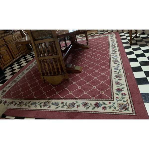 Symphony Trellis Area Rug 10Ftx8Ft Excellent Used Condition (Rug ONLY) 100% Nylon