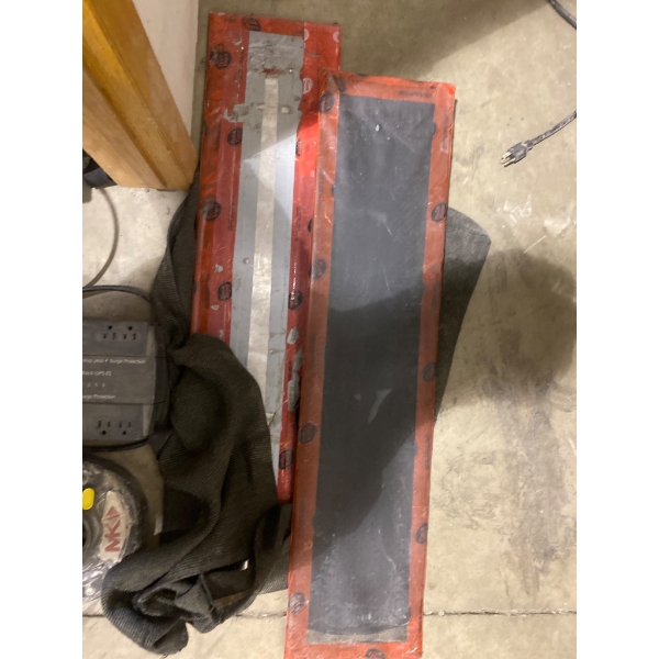 Roberts Air Glider with Accessories and APC Surge Protector