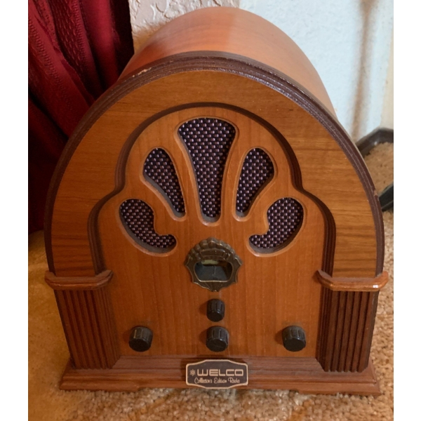 Antique Wellco Collectors Edition Radio 12T