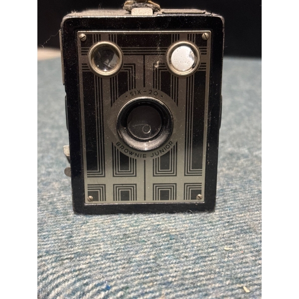  Kodak Six-20 Brownie Junior Box Camera