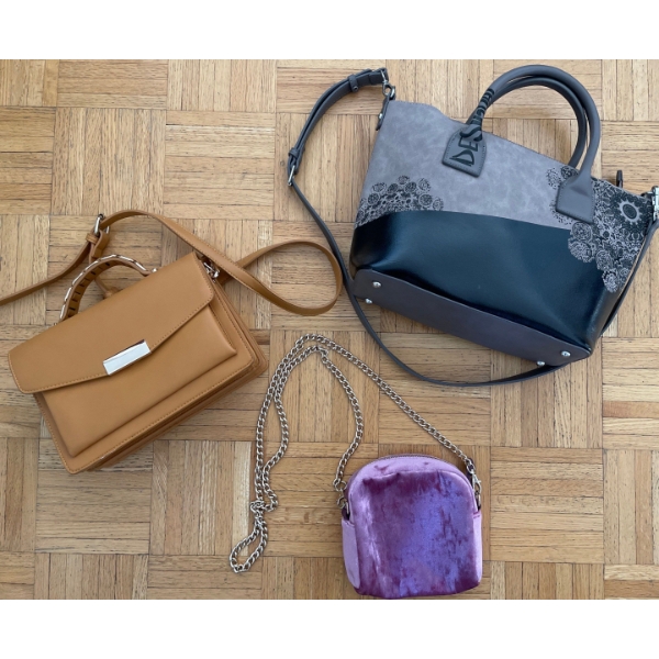 Assortment Of Women's Purses & Handbags