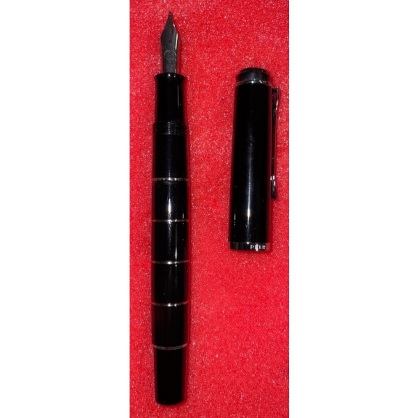 Collectable Pellron Black Fountain Pen 