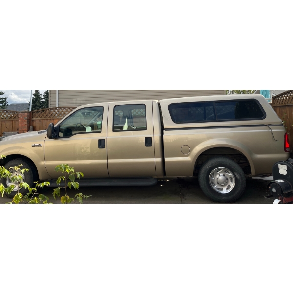 2000 Ford F-250 Super Duty Extended Cab 2WD Truck with Canopy