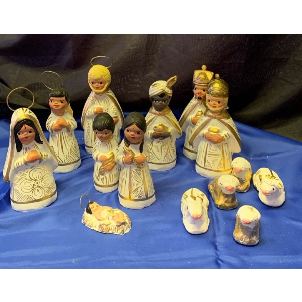 Hand Carved Nativity Scenario 6T Gold Trims