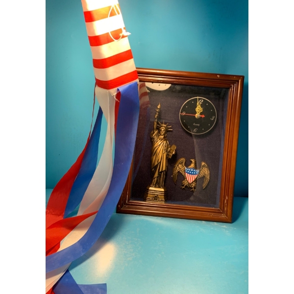 Star Spangled Banner Wall Clock Quartz 14T w/ American Flag Kite 