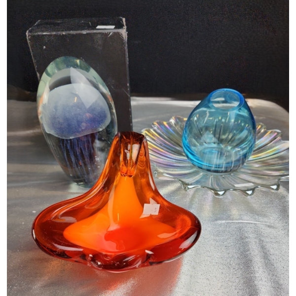 Dynasty Glass Jellyfish 6.5 T, Vintage Red Bowl, Opal Finish Flower Plate 9" Diameter, Blue Glass