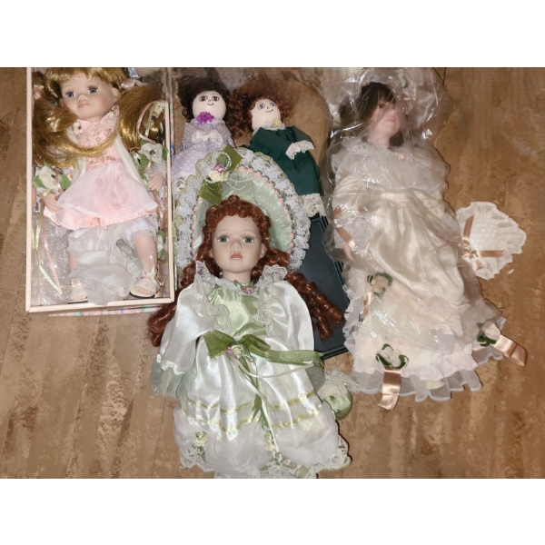 Collection of Dolls 