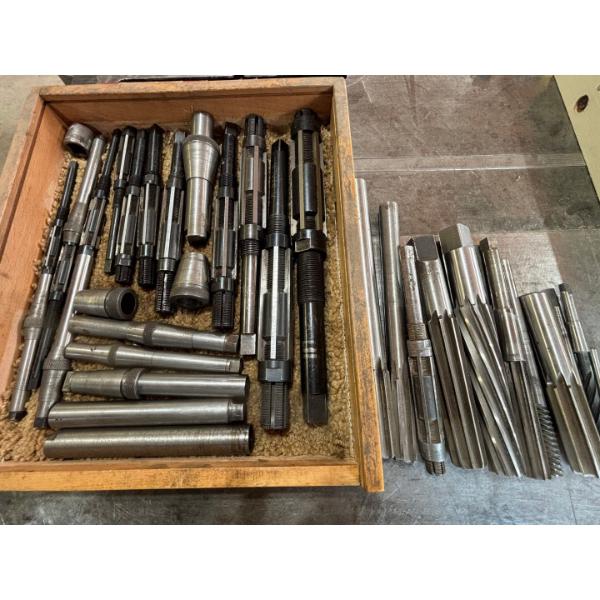 large set of adjustable resets all in like new condition in padded wooden box