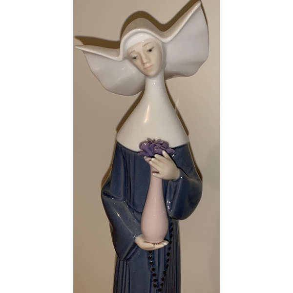 Lladro Porcelain Nun 11T
