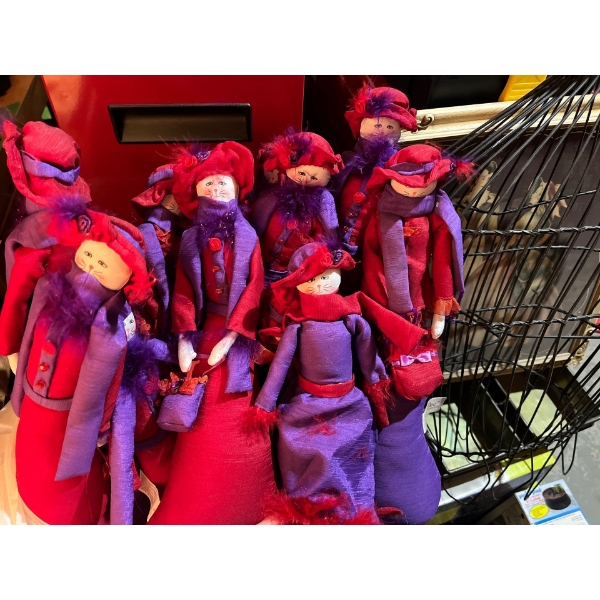 13 red hat, lady dolls,