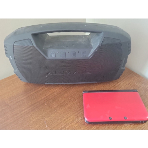 AOMAIS GO Bluetooth Speaker Mo.D36449 w/ Nintendo 3DS Gaming Console