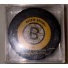 Image 2 : Boston Bruins Hockey Puck w/ Bobby Orr Autograph in Clear Case w/ Authenticy