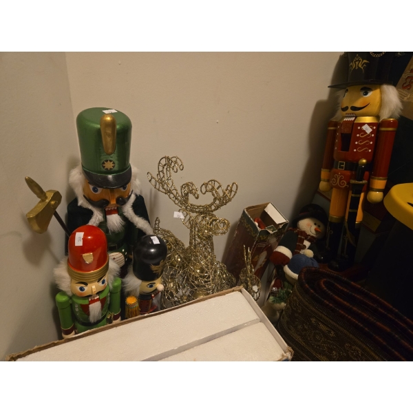 Mystery Holiday Collection #2 - Animated Storyteller Santa, Nutcrackers & More 