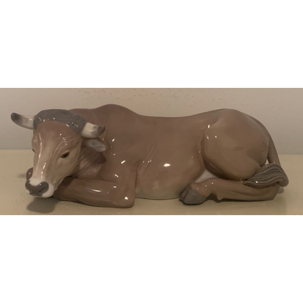 LLADRO Porcelain Resting Ox 6L