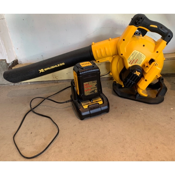 Dewalt Brushless Blower DCBL790 w/ 40 V Battery & Charger
