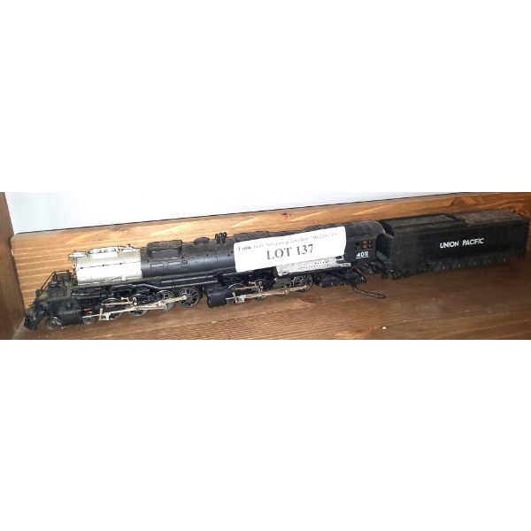 Model Diecast Locomotive & Car, Union Pacific 4011