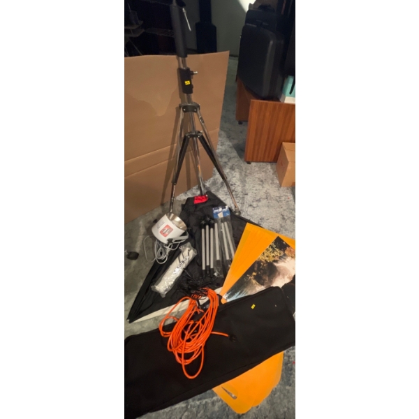 EXAKTA Varex 11b Camera w/ Tripod Hard Case & More Accessories