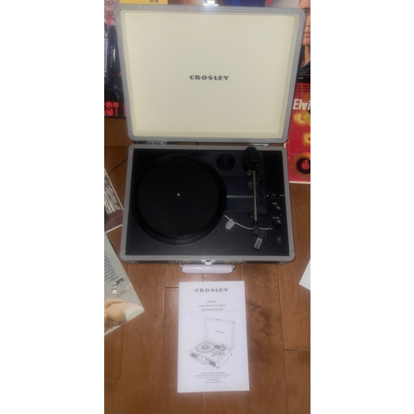 CROSLEY Deluxe Turn Table w/ Elvis Presley Vinyl Record Collection