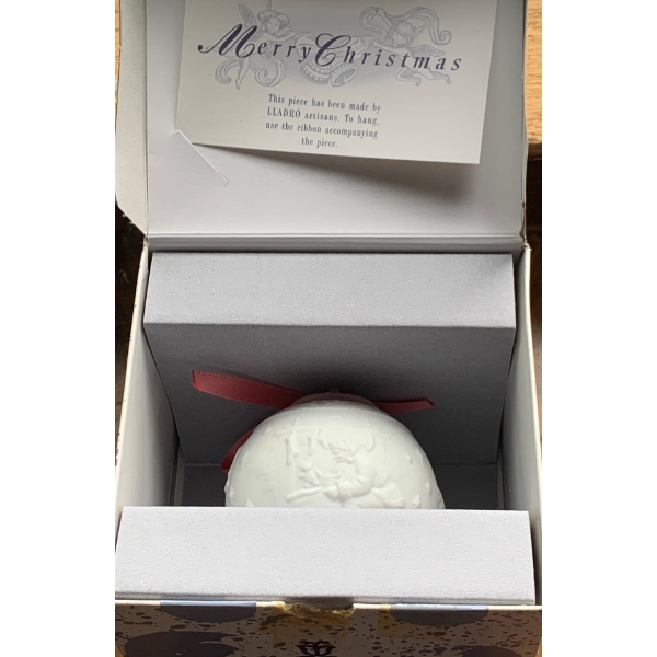 LLADRO Porcelain 'Santas Journey Ball' - 2.5T