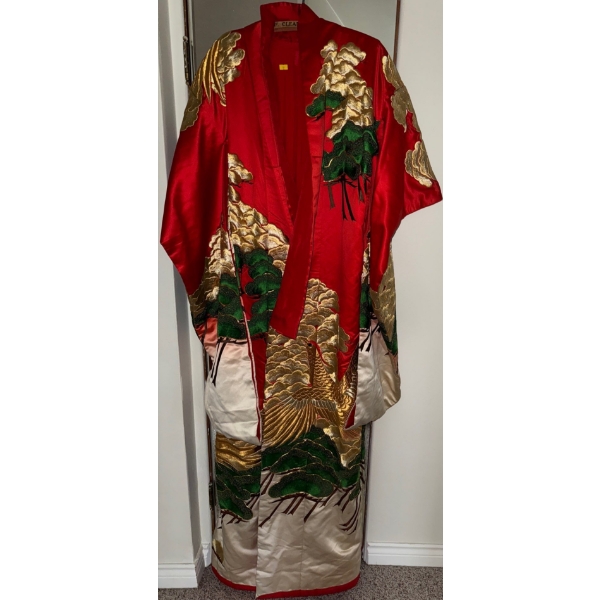 Vintage Japanese Embroidered KABUKI Uchikake Wedding Kimono 