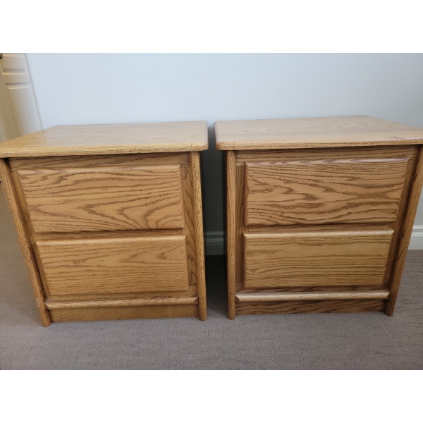 Pair of Oak Bedside Tables/Dressers 25x18x23