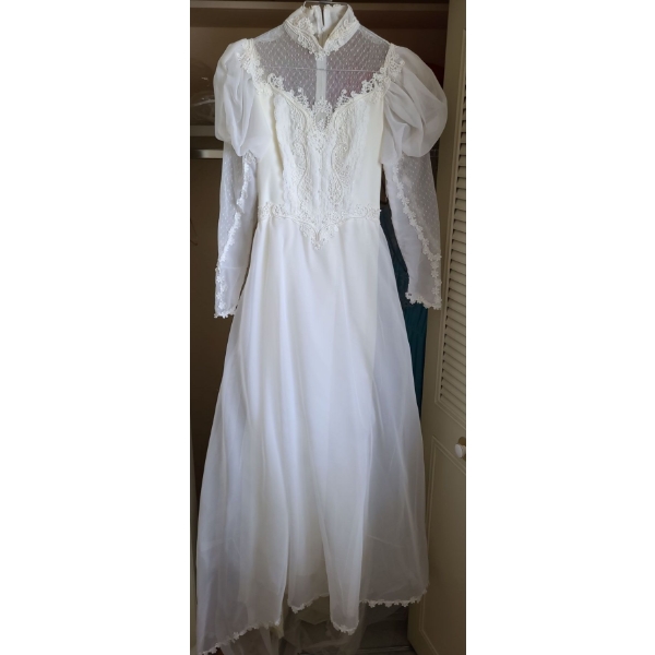 Wedding Dress (Small Size) Plus Blue Dress and Nightgowns 