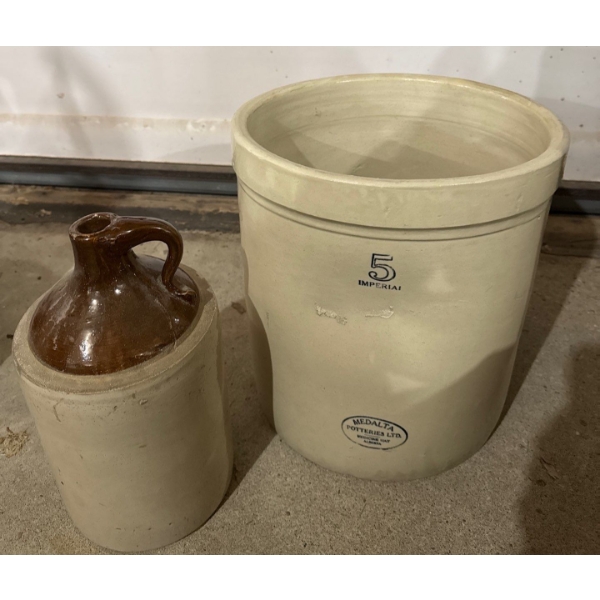 Large Medalta Croc (12W, 14T) and Smaller Croc 