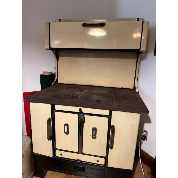 Spencer antique enamel, cast-iron wood fired stove.
Must bring help to remove
No shipping provided