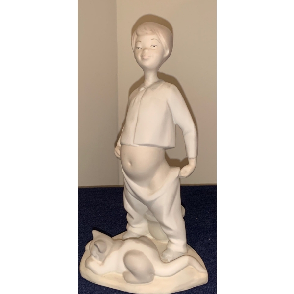  LLADRO Porcelain Boy Figurine - 5W, 4D, 9.5T