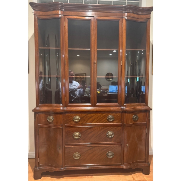 Stunning Vintage Federal Style Mahogany Bowfront China Cabinet 60x17x82