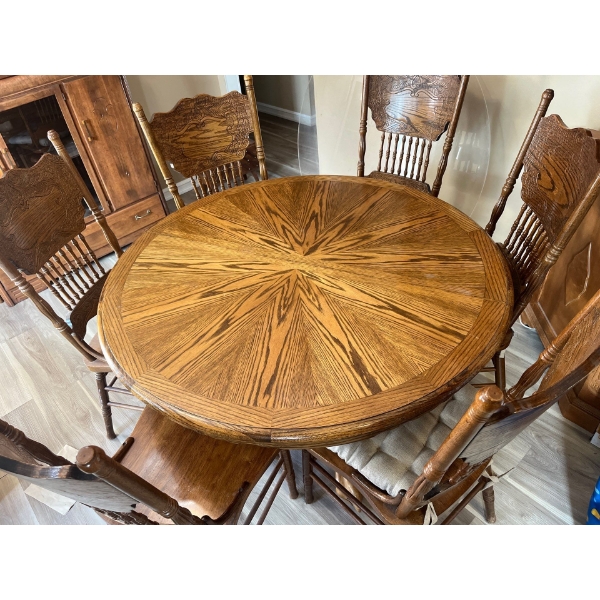 Beautiful dining room table with six chairs, all done in solid Oak in great shape Include leaf for e