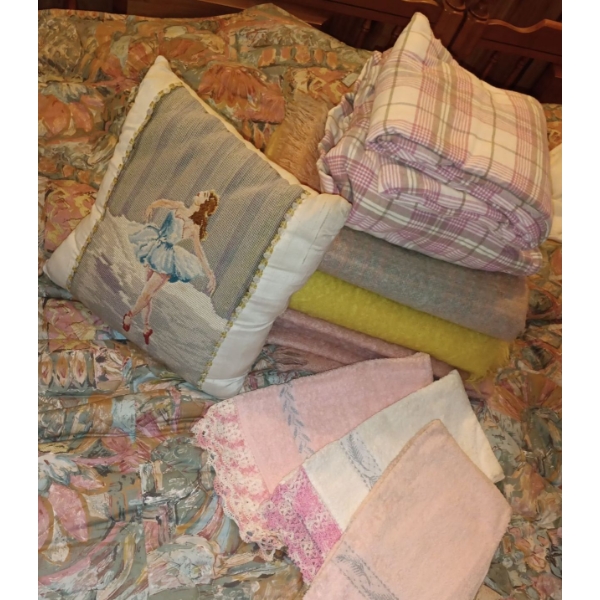 Bundle Of Vintage Towels w/ Embroidery Borders
